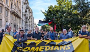 Manifestazione a Milano per il Leoncavallo: le notizie in diretta | Concluso il corteo in piazza Duomo. La Russa: «Insulti a Piantedosi inaccettabili»