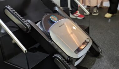 I robot aspirapolvere diventano dei «cani robot» e si «nascondono» nelle lavatrici. Le novità viste a IFA 2025