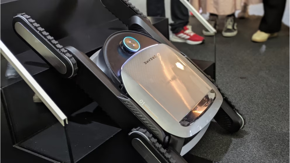 I robot aspirapolvere diventano dei «cani robot» e si «nascondono» nelle lavatrici. Le novità viste a IFA 2025