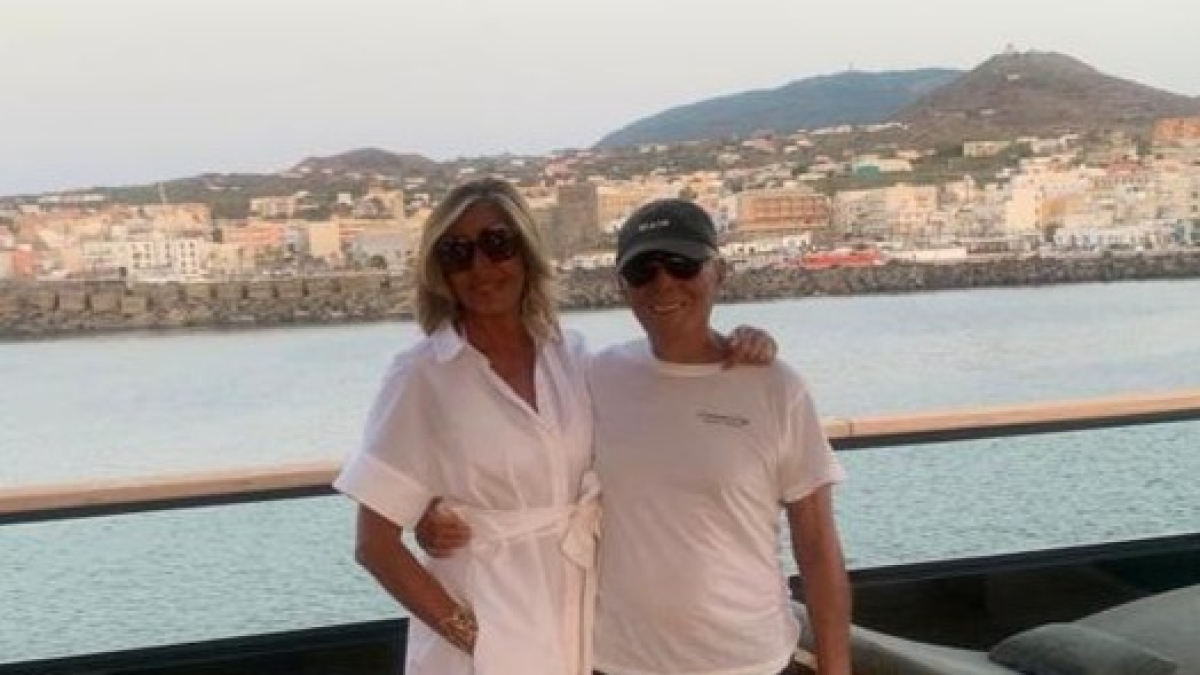 L’estate a Pantelleria alla corte di Armani: tra sport, disciplina a tavola e lino al posto dei lustrini