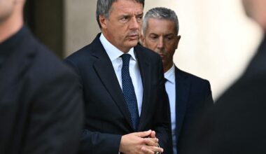 Matteo Renzi alla camera ardente di Giorgio Armani: «Rendo omaggio a un Maestro, negli anni del governo l'ho sentito vicino»
