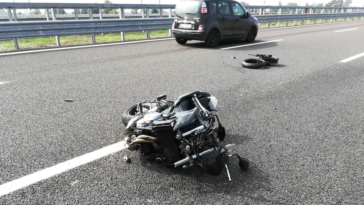 La Spezia: due giovani morti nello schianto in moto contro una casa
