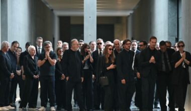 L'ultimo saluto ad Armani nella sua Rivalta. Dell'Orco dopo la camera ardente: «Siamo stati sopraffatti dalla quantità di folla e dall'affetto»