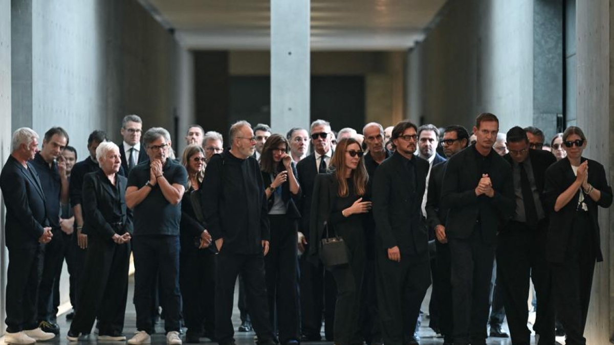 L'ultimo saluto ad Armani nella sua Rivalta. Dell'Orco dopo la camera ardente: «Siamo stati sopraffatti dalla quantità di folla e dall'affetto»