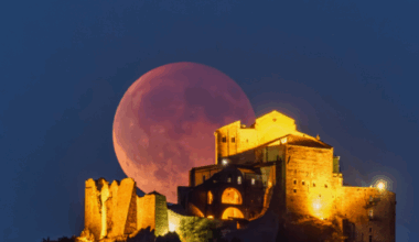 Eclisse 7 settembre 2025, la «Luna di sangue» sulla Sacra di San Michele negli scatti e i video spettacolo di Valerio Minato