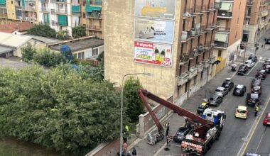 Torino, operaio egiziano 68enne muore cadendo dal cestello di una gru in via Genova mentre attacca cartelloni. È la stessa strada della tragedia del 2021