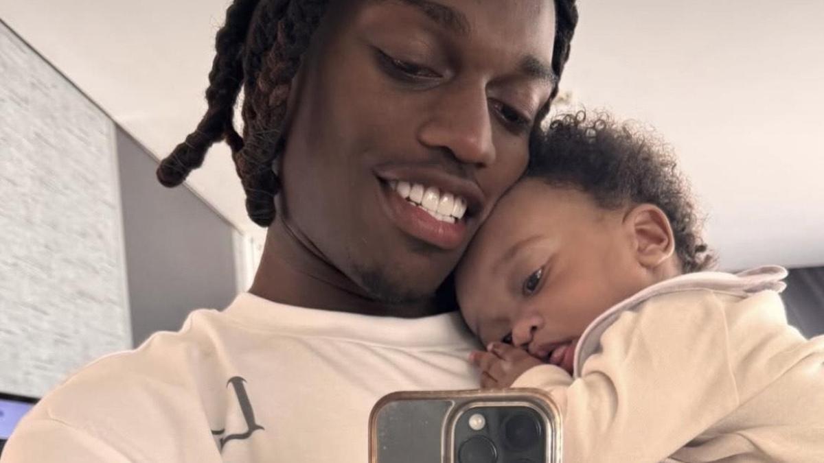 Leao papà, in Portogallo dai figli: le foto
