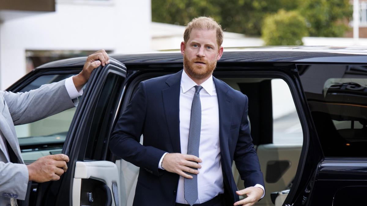 Il principe Harry a Windsor (come William e Kate) per ricordare Elisabetta. Ma nessun incontro tra i fratelli