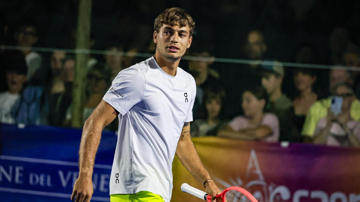 Flavio Cobolli sul campo di Azzurro Caorle: "Mi ricorda Wimbledon"