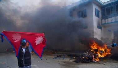 Nepal nel caos, migliaia di giovani in piazza contro il governo: almeno 21 morti e 400 feriti nella repressione