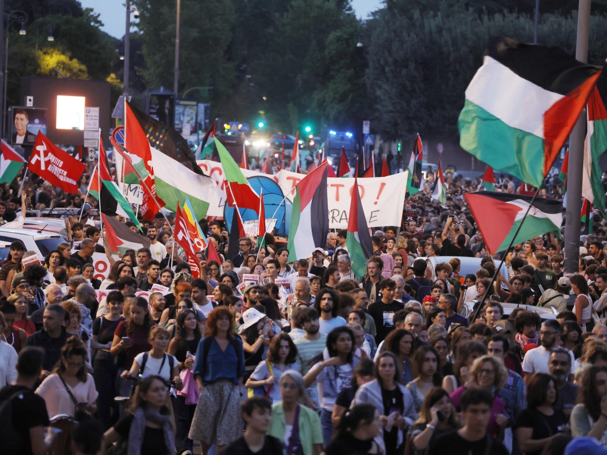 Global Sumud Flottilla, in migliaia al corteo a Roma: «Se fermano le navi, blocchiamo la città». Tensione a San Lorenzo