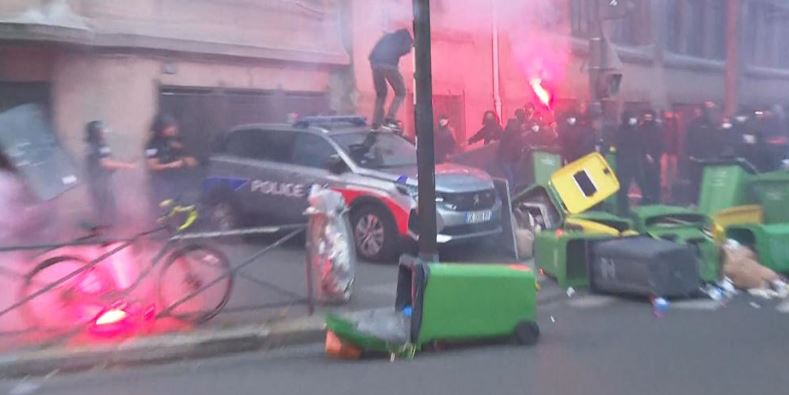 Francia, oggi la protesta di «Blocchiamo tutto». Ecco chi c'è dietro le manifestazioni: il movimento nato da destra e no vax «adottato» da Mélenchon