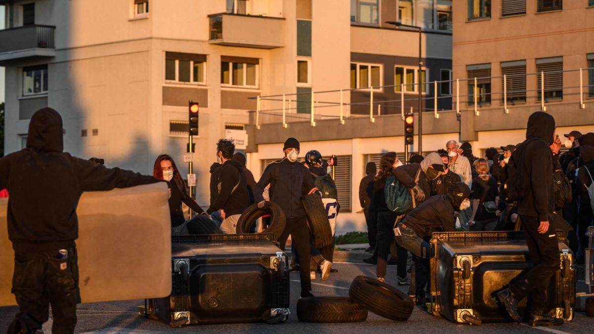 Francia, scontri e 295 arresti. Il Louvre chiude alcune sale. Lecornu nuovo premier: «Governo sia creativo» | Le ultime notizie in diretta