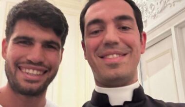 Ha benedetto Alcaraz prima della sfida con Sinner, parla don Luigi Portarulo: «Bella persona, semplice, educata. Ha detto che era entusiasmante giocare con Jannik»