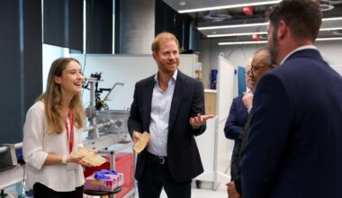 Harry «felicissimo d'esser tornato a casa», ora il piano per portare i figli Archie e Lilibet in visita da re Carlo