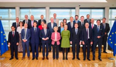 Stop auto a benzina dal 2035: i costruttori in udienza da Ursula von der Leyen