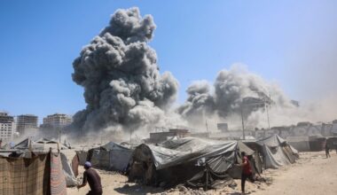 Israele-Hamas, la guerra a Gaza in diretta | Netanyahu: «Per la fine del conflitto eliminare i capi di Hamas in Qatar». Ucciso un giovane calciatore nei raid israeliani
