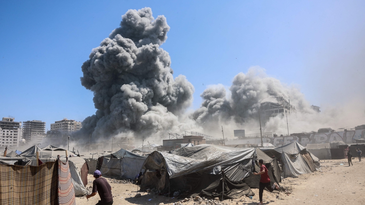 Israele-Hamas, la guerra a Gaza in diretta | Netanyahu: «Per la fine del conflitto eliminare i capi di Hamas in Qatar». Ucciso un giovane calciatore nei raid israeliani
