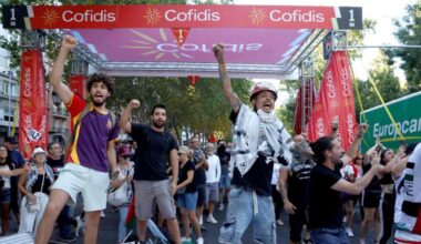 Vuelta, annullata l'ultima tappa: i manifestanti pro Palestina invadono il percorso