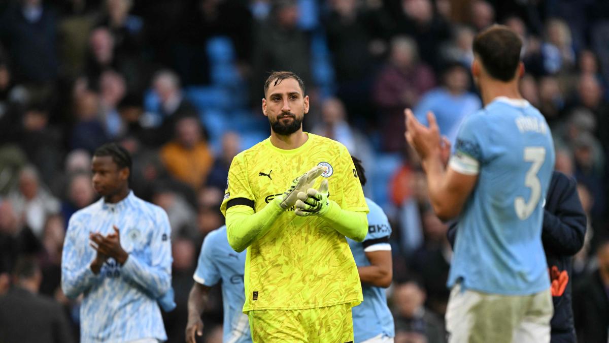 Donnarumma, esordio super: 3-0 del City nel derby con lo Utd. Liverpool a punteggio pieno