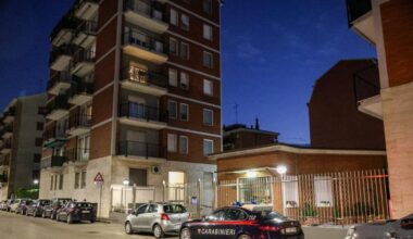 Milano, tenta il suicidio lanciandosi dal balcone ma centra in pieno una passante: 83enne morta sul colpo, lui sopravvive