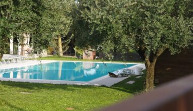 Verona, ragazzo di 16 anni si allontana da un istituto scolastico, scavalca la recinzione di una casa e annega in piscina