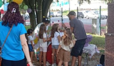 Appello social per il compleanno del figlio con autismo, la mamma: «Sono venuti in 100, anche da lontano. Lui felice, è stato con tutti. Oltre la diagnosi ci sono le persone»