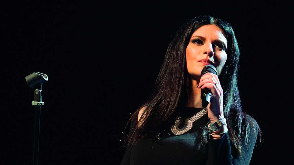 Laura Pausini, una maratona di tre ore: la figlia, il corpo, i soldi. «Avevo già venduto 40 milioni di copie e sono rimasta senza niente. Un giorno farò i nomi»