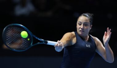 Italia-Cina 1-0 alle Billie Jean King Cup finals: Cocciaretto batte Yuan, con brivido. Ora Paolini-Wang