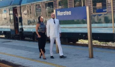 Maratea, Alicia Keys arriva in treno per festeggiare il compleanno del fidanzato Swizz Beatz