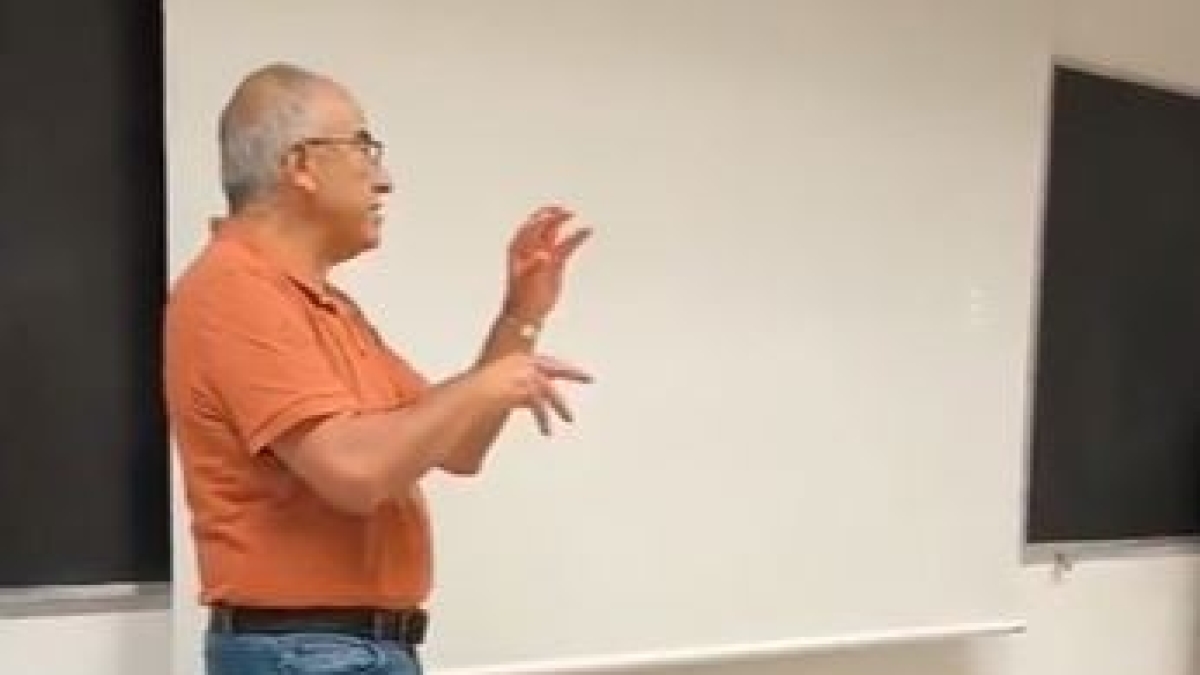 Il prof: «Io ho servito nell'esercito israeliano. È il più pulito del mondo». E il Politecnico di Torino sospende il corso e la collaborazione