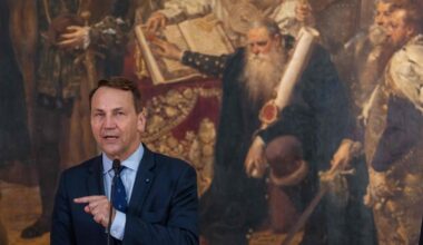 Il ministro polacco Sikorski: «Putin sogna l’ex Urss ma è fuori dalla realtà. I droni erano un test: abbiamo i rottami e possiamo renderli a Mosca, se credono»