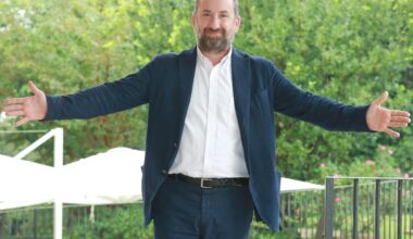 Ad Antonio Albanese il premio «Matto dell’anno» della Fondazione Lighea Onlus: «Sono commosso, i miei personaggi sul lettino dello psicanalista»