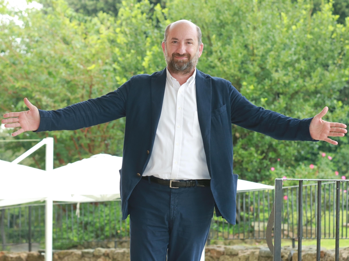 Ad Antonio Albanese il premio «Matto dell’anno» della Fondazione Lighea Onlus: «Sono commosso, i miei personaggi sul lettino dello psicanalista»
