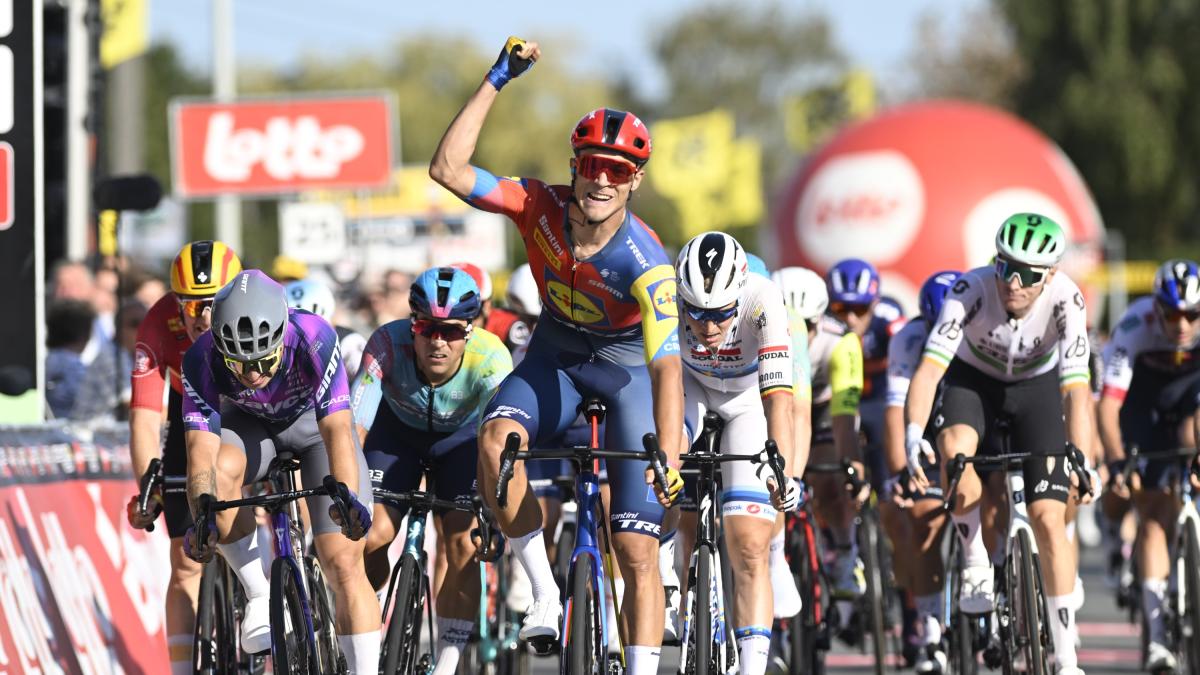 Ciclismo, Sprint vincente di Milan al Campionato delle Fiandre