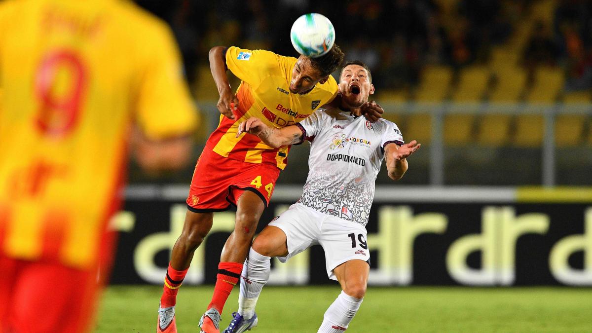 Lecce-Cagliari, le pagelle: che errore Morente, 5,5. Belotti, doppietta da 7 - La Gazzetta dello Sport