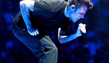 Fedez, da Sinner a Chiara Ferragni: cosa ha detto al concerto al Forum di Assago. Tra il pubblico anche i figli Vittoria e Leone