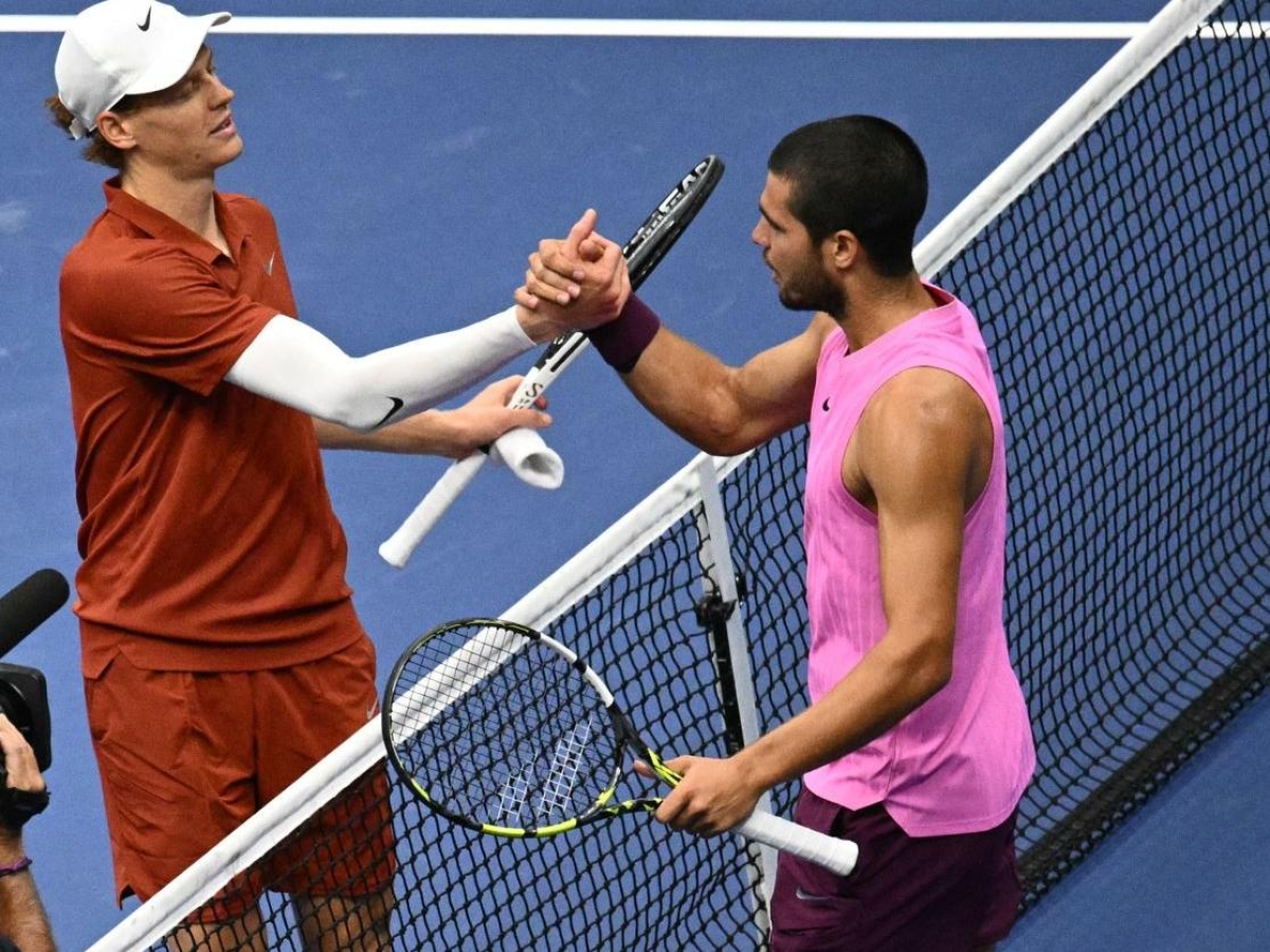 Federer: «I direttori dei tornei avvantaggiano Sinner e Alcaraz perché li vogliono in finale»