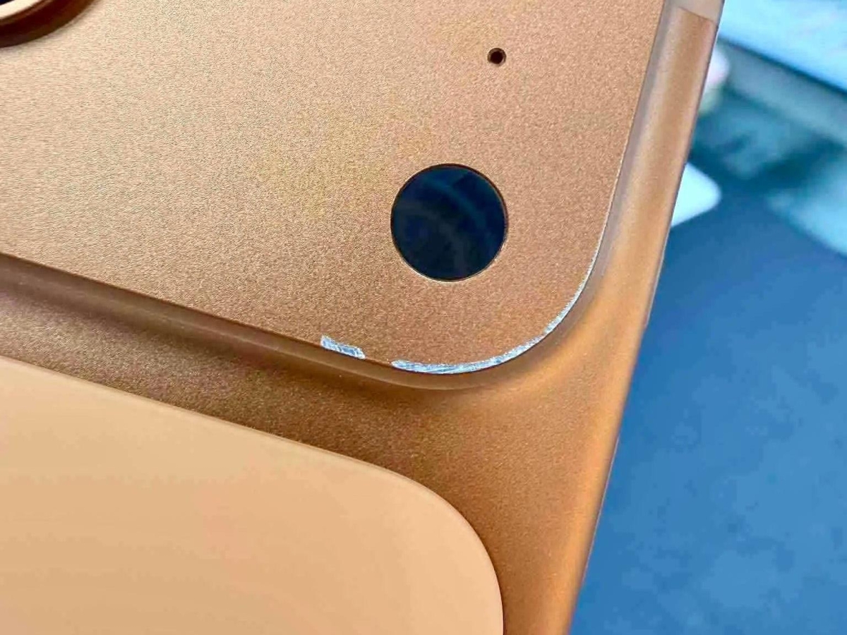 iPhone 17 Pro si graffia? Lo «Scratchgate» è reale, almeno su certi colori: come proteggere i nuovi iPhone con le cover - La Scelta Giusta