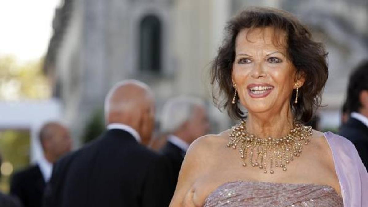 L'attrice Claudia Cardinale è morta a 87 anni: viveva vicino a Parigi, i figli accanto a lei