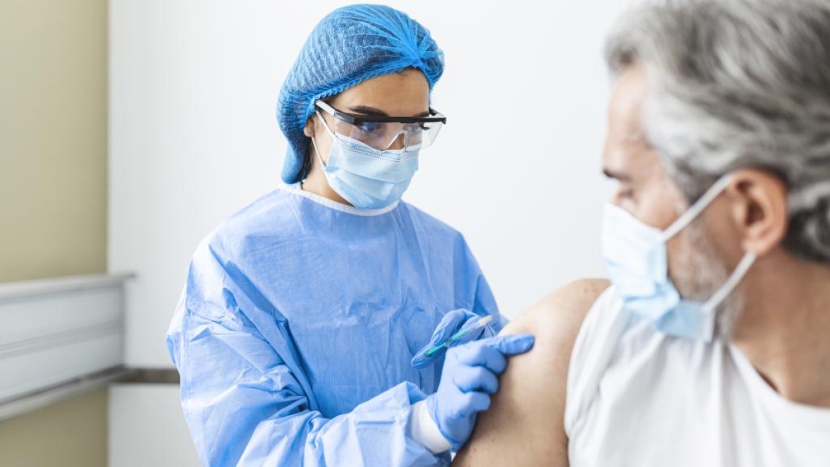 Vaccinazioni, dal primo ottobre la campagna in Veneto: un milione di dosi per influenza e Covid