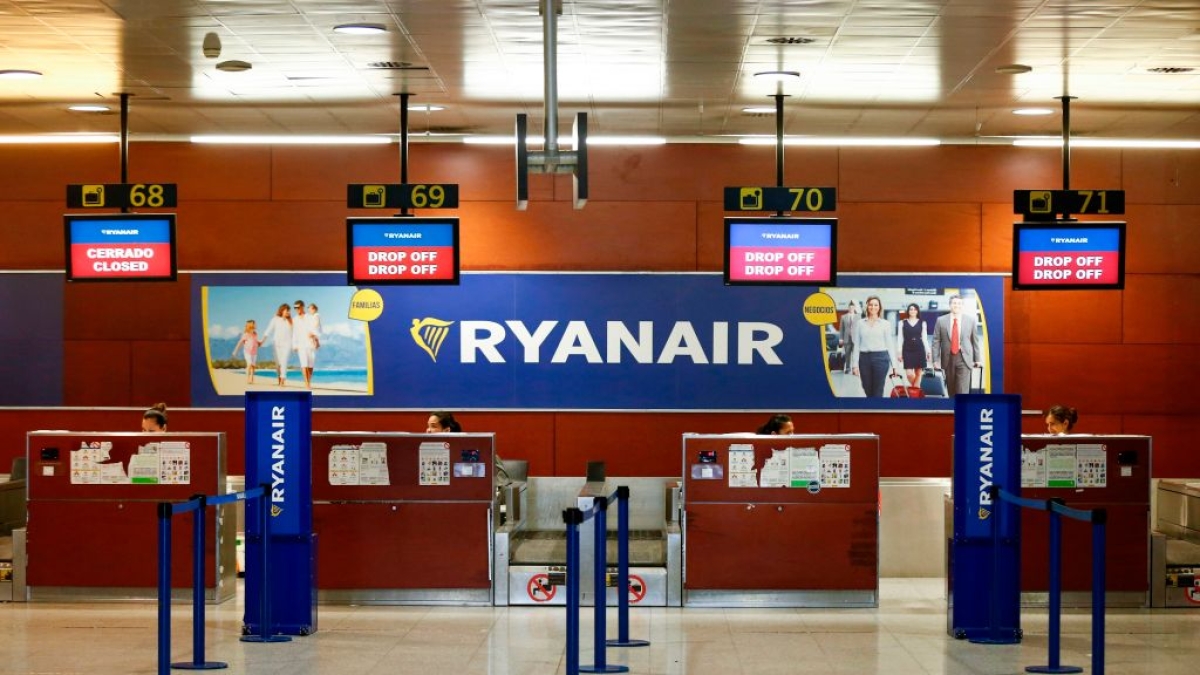 Ryanair, dal 12 novembre il check-in si potrà fare solo via app: addio al biglietto cartaceo