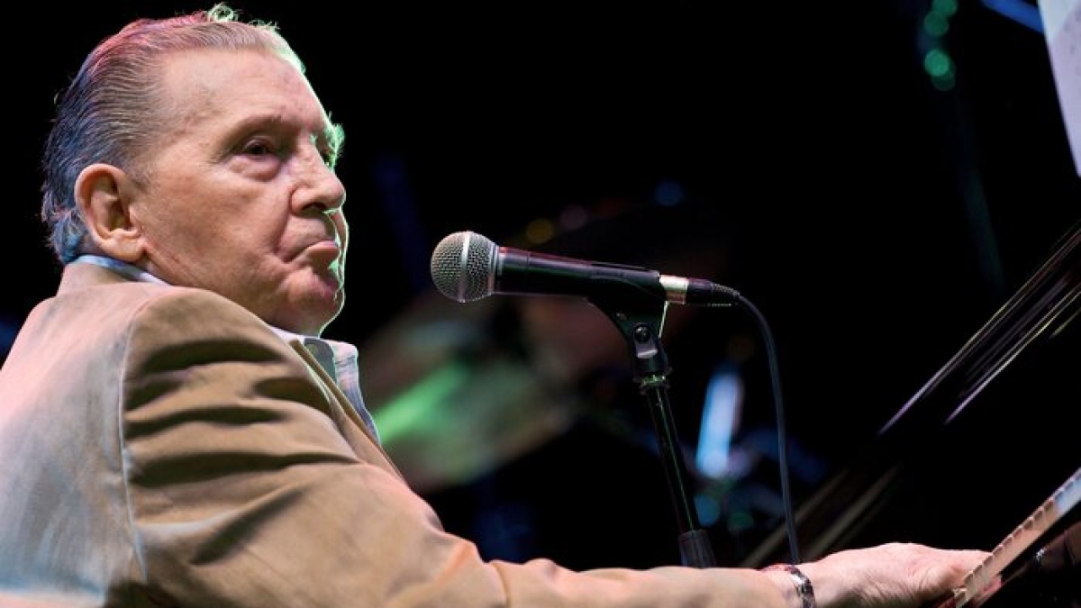 Jerry Lee Lewis nasceva 90 anni fa: le origini del soprannome, si è sposato 7 volte, 7 segreti