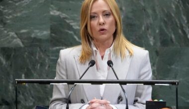 Giorgia Meloni: «Occupanti Sapienza figli di papà dei centri sociali. Hanno sostituito la bandiera Ue con quella della Palestina, cortocircuito a sinistra»