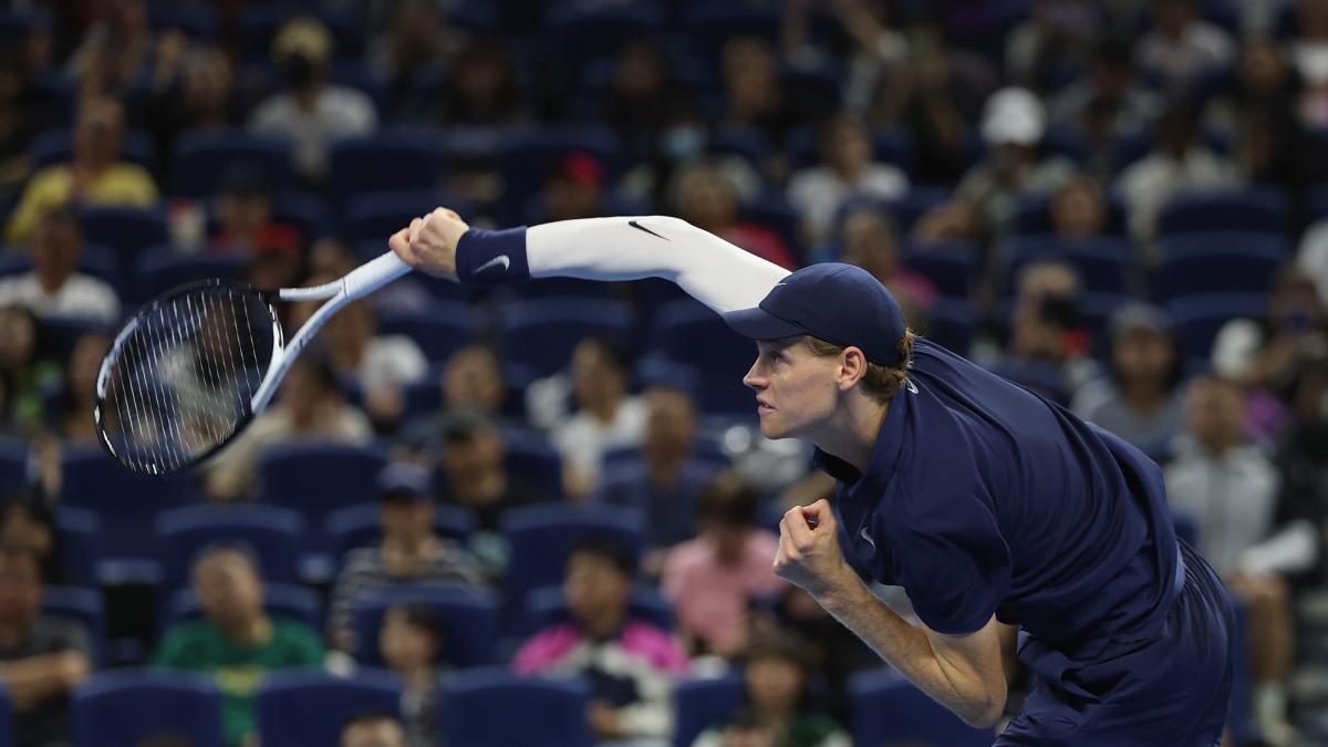 Tennis, Sinner cambia il servizio: "Più giro per aumentare le percentuali". L'analisi