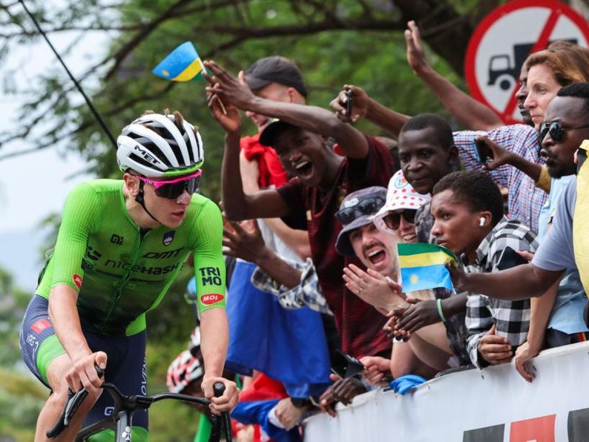 Pogacar vince la prova su strada nel mondiale di ciclismo in Ruanda: bis dello sloveno davanti a Evenepoel