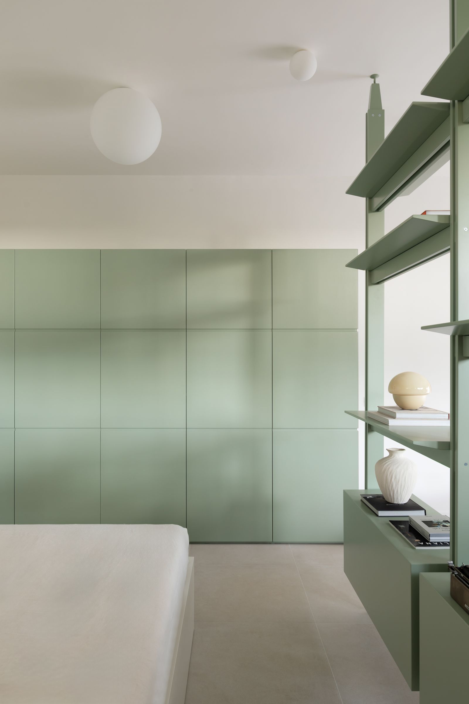 Armadio libreria lampade letto