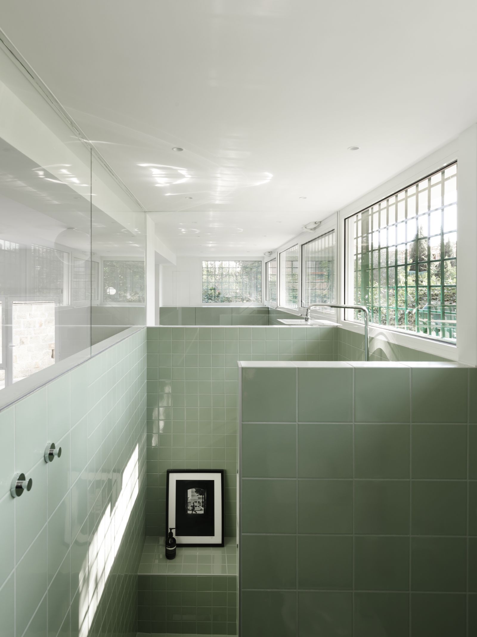 Piastrelle quadri specchio finestra doccia