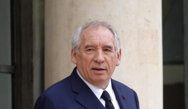 Bayrou: partiti in guerra civile, vogliono la caduta del governo - Notizie