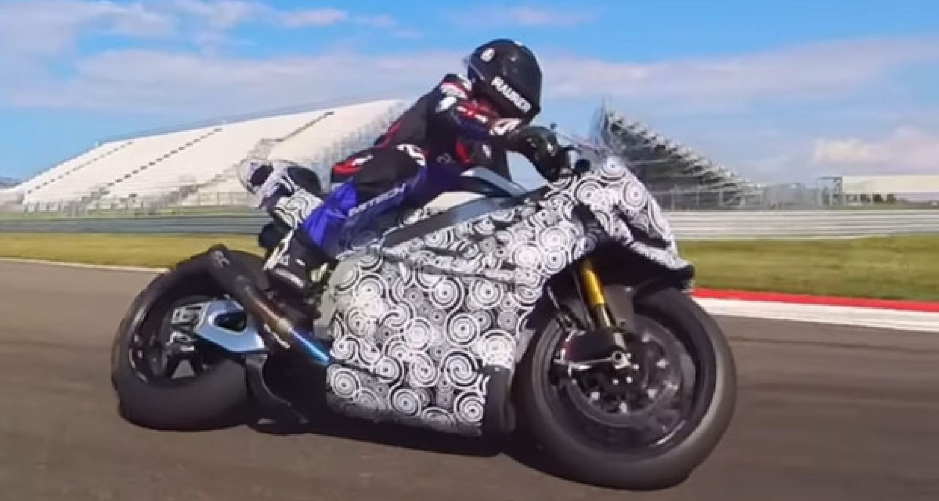 nuova aprilia rsv4 x novità 2026